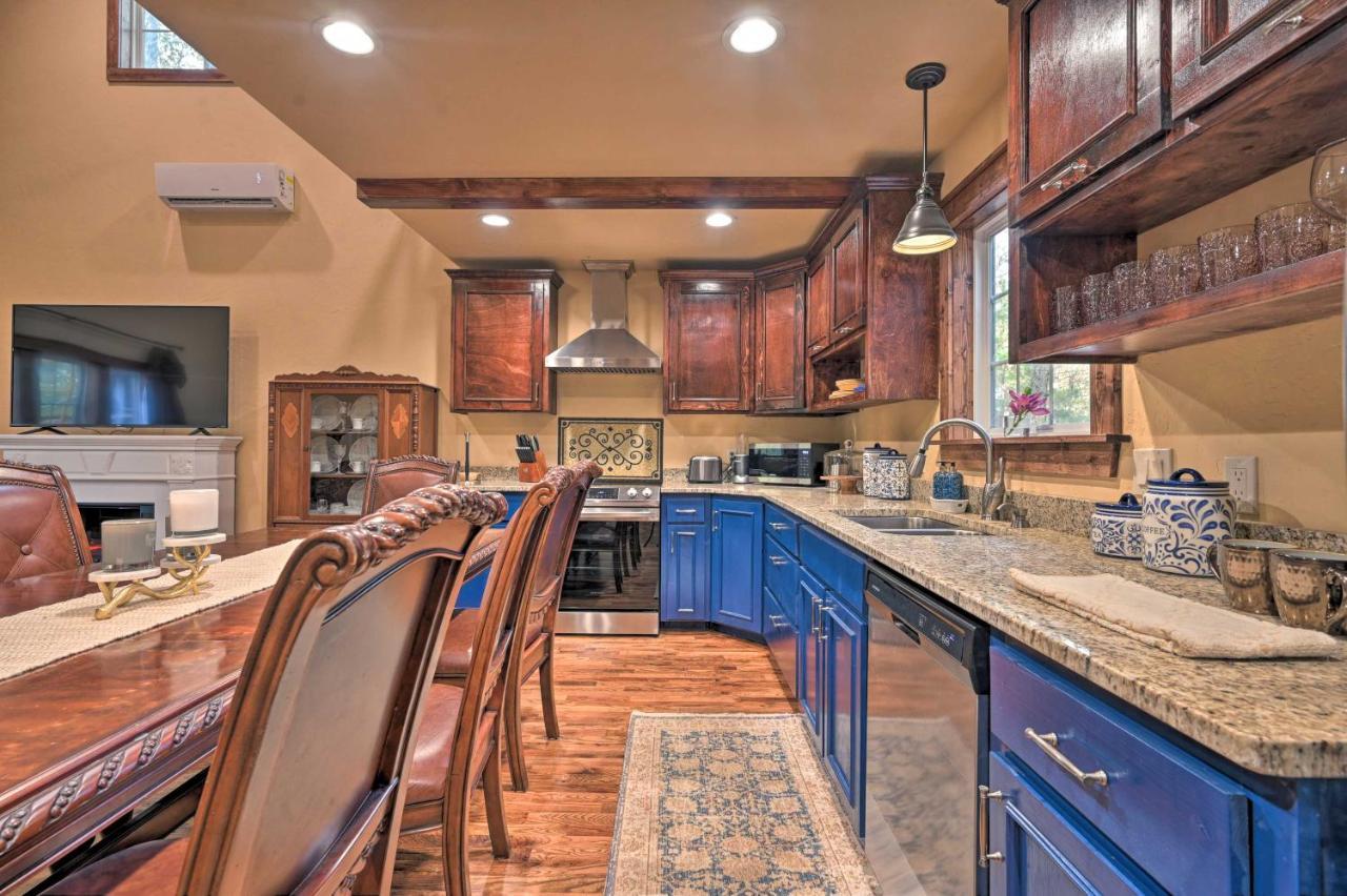 Tudor-Style Broken Bow Cottage With Hot Tub And Decks! Stephens Gap Екстер'єр фото