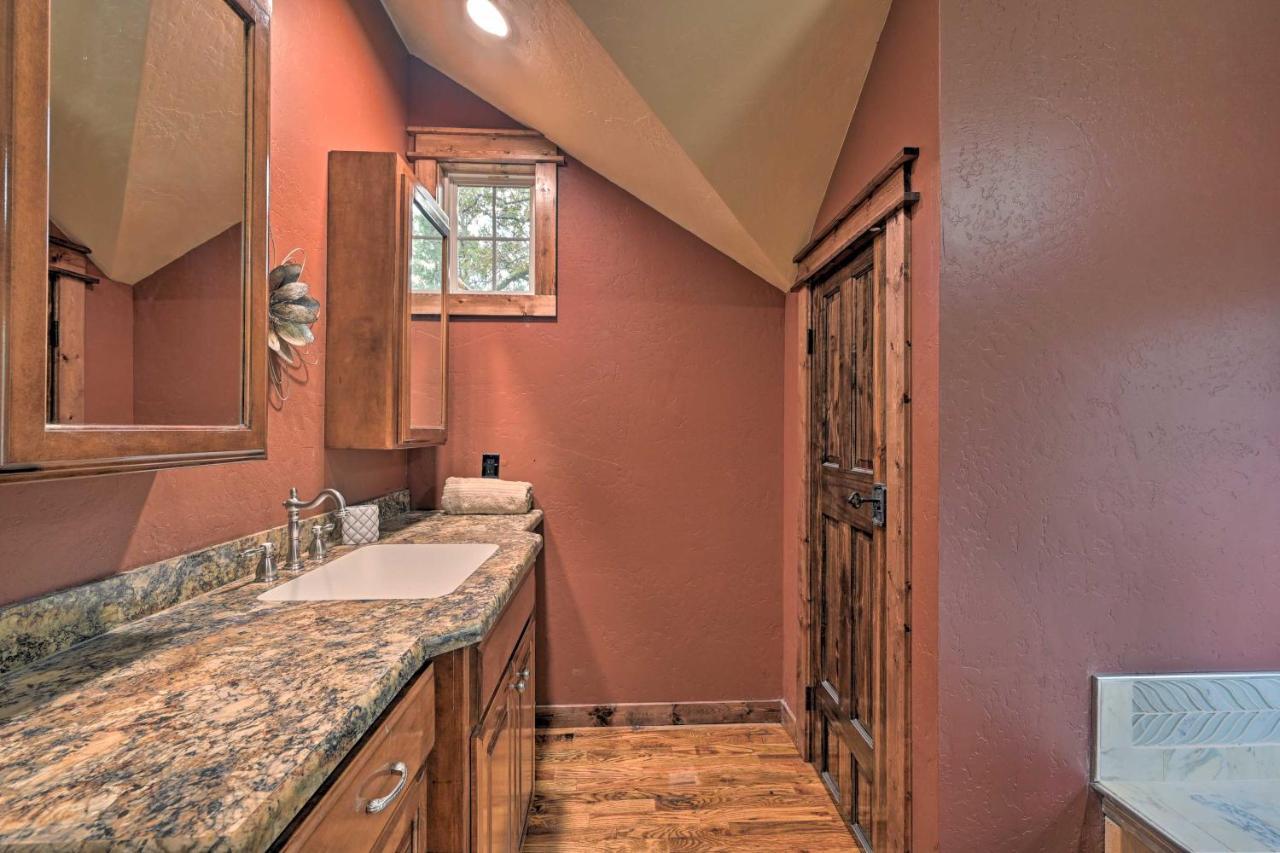 Tudor-Style Broken Bow Cottage With Hot Tub And Decks! Stephens Gap Екстер'єр фото