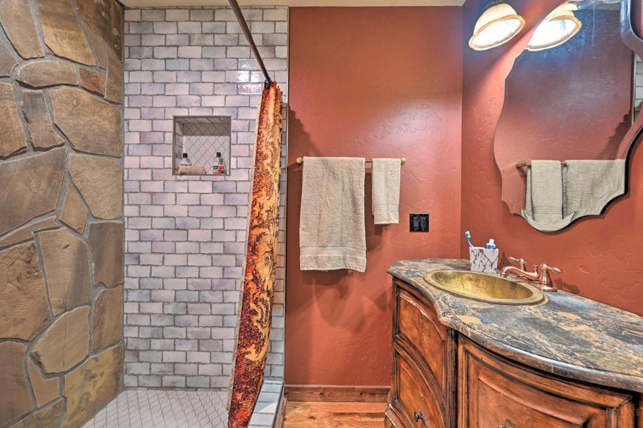 Tudor-Style Broken Bow Cottage With Hot Tub And Decks! Stephens Gap Екстер'єр фото